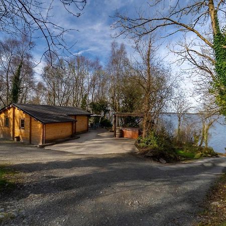Stunning Log Cabin On The Lake Portroe المظهر الخارجي الصورة