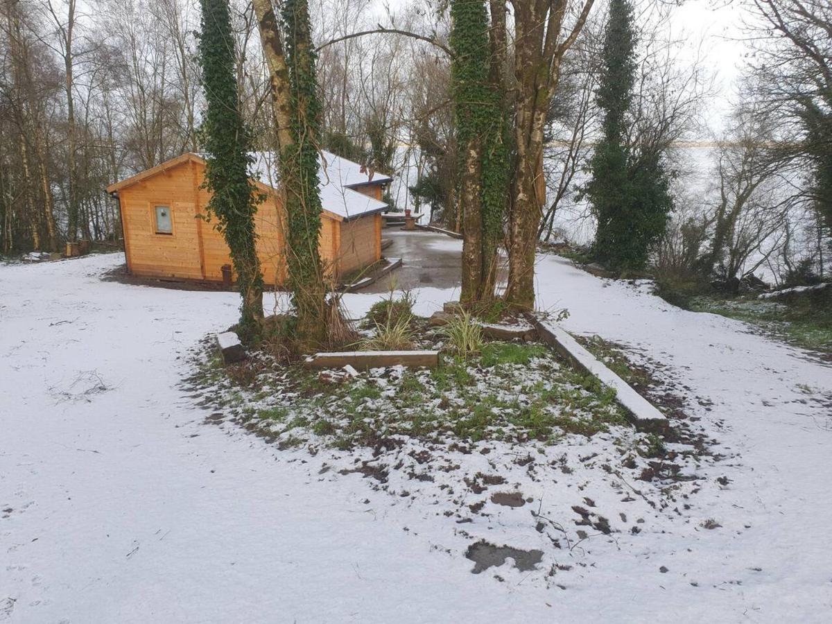 Stunning Log Cabin On The Lake Portroe المظهر الخارجي الصورة
